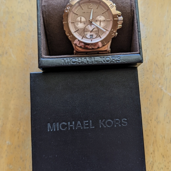 Michael Kors rose gold stainless steel watch - Picture 7 of 7